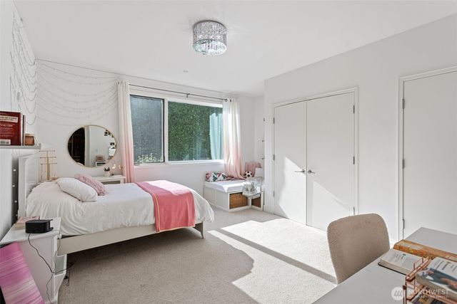 8631 NE 19th Place, Clyde Hill, WA 98004