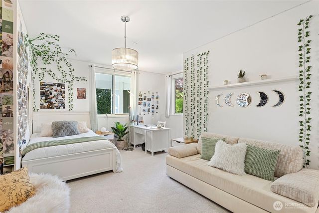 8631 NE 19th Place, Clyde Hill, WA 98004