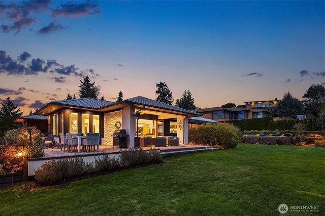 8631 NE 19th Place, Clyde Hill, WA 98004