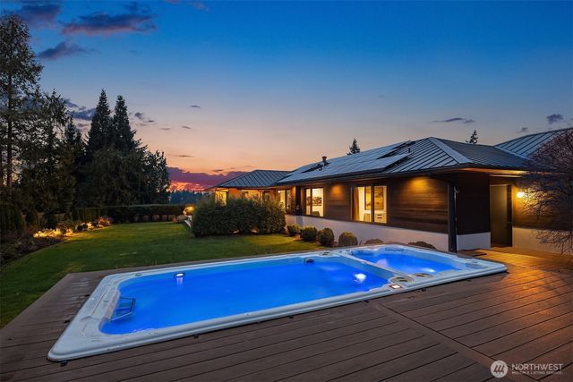 8631 NE 19th Place, Clyde Hill, WA 98004