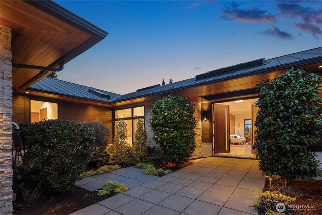 8631 NE 19th Place, Clyde Hill, WA 98004