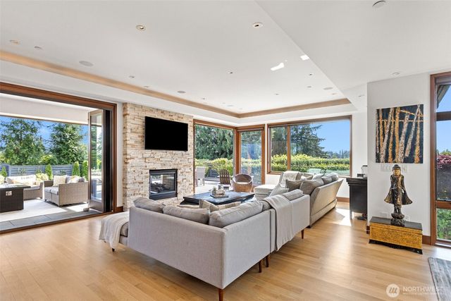 8631 NE 19th Place, Clyde Hill, WA 98004