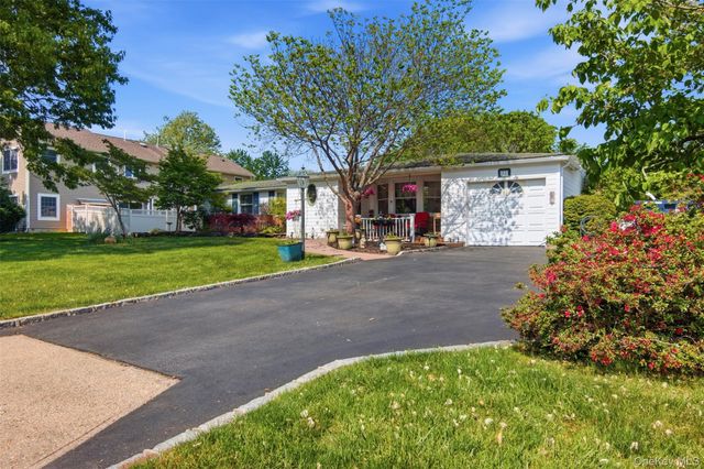33 Fraternity Lane, Stony Brook, NY 11790