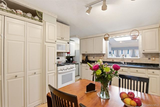 33 Fraternity Lane, Stony Brook, NY 11790