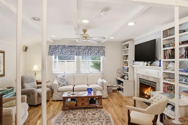 33 Fraternity Lane, Stony Brook, NY 11790
