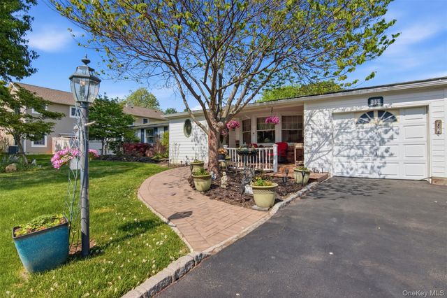 33 Fraternity Lane, Stony Brook, NY 11790