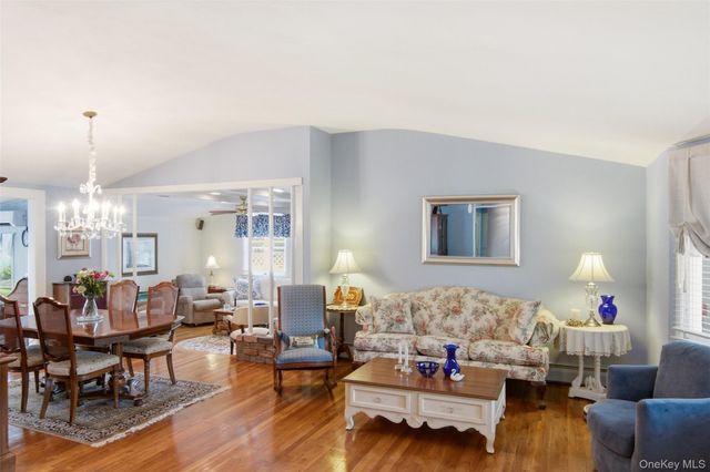 33 Fraternity Lane, Stony Brook, NY 11790