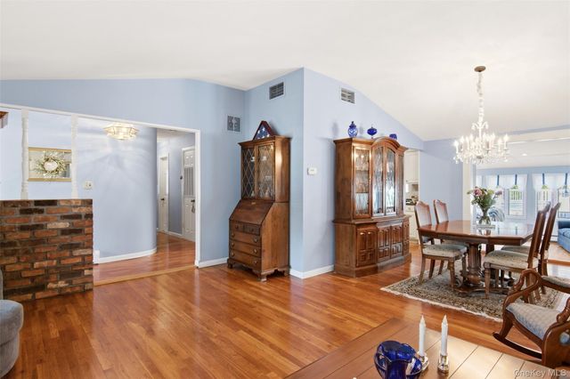 33 Fraternity Lane, Stony Brook, NY 11790