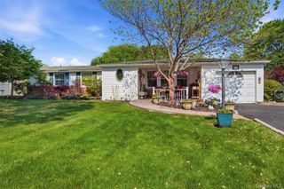 33 Fraternity Lane, Stony Brook, NY 11790