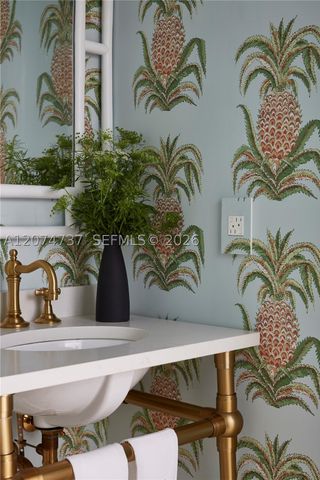 2532 NW Lake Ave, Miami Beach, FL 33140