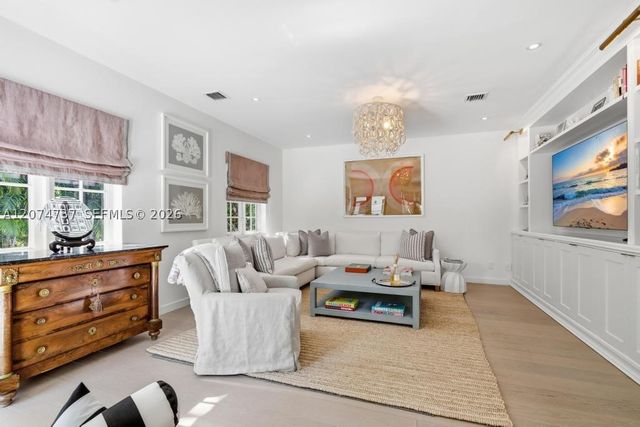 2532 NW Lake Ave, Miami Beach, FL 33140