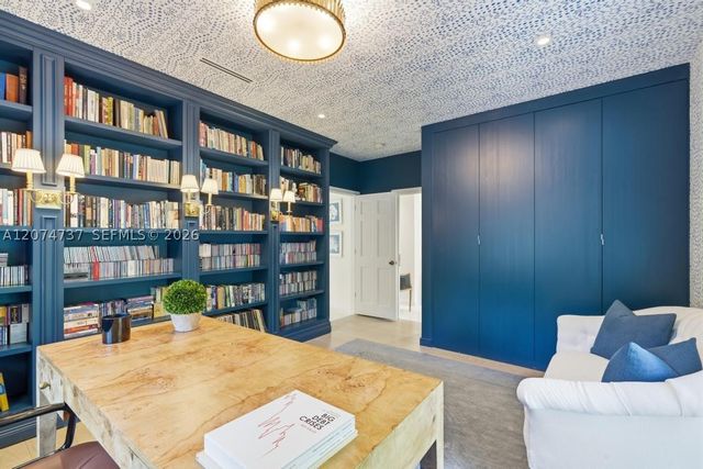 2532 NW Lake Ave, Miami Beach, FL 33140