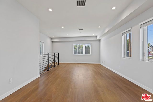 4935 W 20th Street, Los Angeles, CA 90016