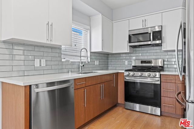 4935 W 20th Street, Los Angeles, CA 90016