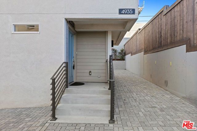 4935 W 20th Street, Los Angeles, CA 90016