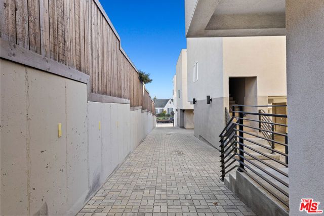 4935 W 20th Street, Los Angeles, CA 90016