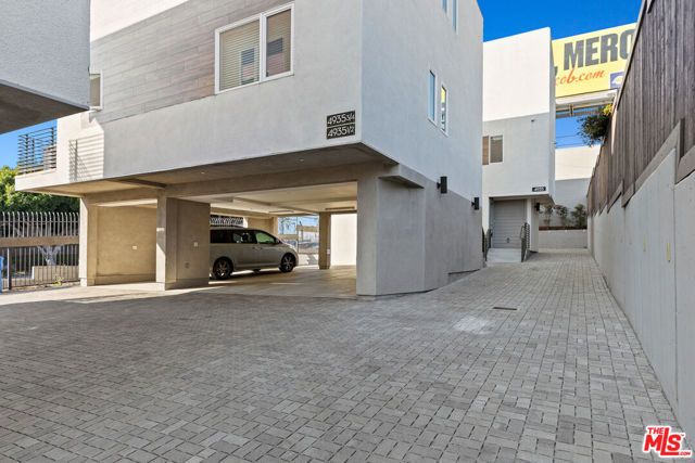 4935 W 20th Street, Los Angeles, CA 90016