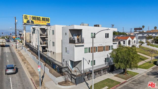 4935 W 20th Street, Los Angeles, CA 90016