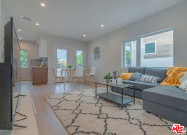 4935 W 20th Street, Los Angeles, CA 90016