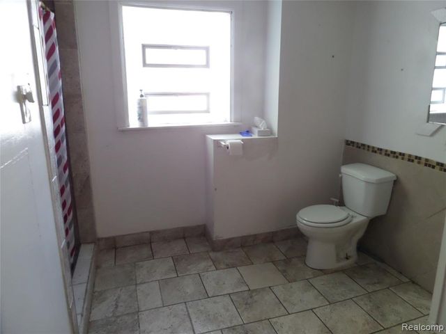 384 N Perry Street, Pontiac, MI 48342