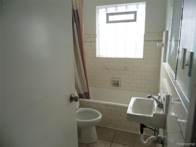 384 N Perry Street, Pontiac, MI 48342