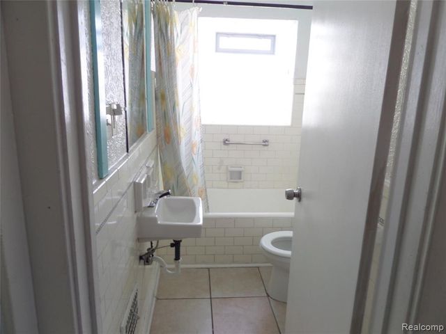 384 N Perry Street, Pontiac, MI 48342