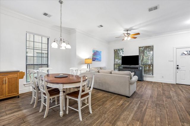 9044 Lakes At 610 Drive, Houston, TX 77054