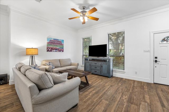 9044 Lakes At 610 Drive, Houston, TX 77054