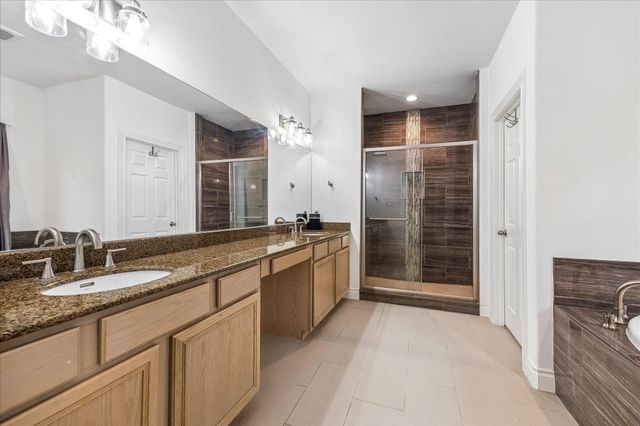 9044 Lakes At 610 Drive, Houston, TX 77054