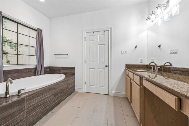 9044 Lakes At 610 Drive, Houston, TX 77054