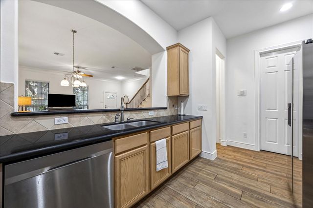 9044 Lakes At 610 Drive, Houston, TX 77054