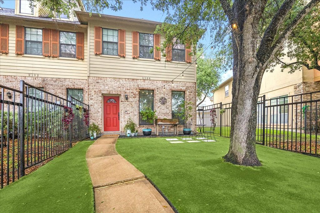 9044 Lakes At 610 Drive, Houston, TX 77054
