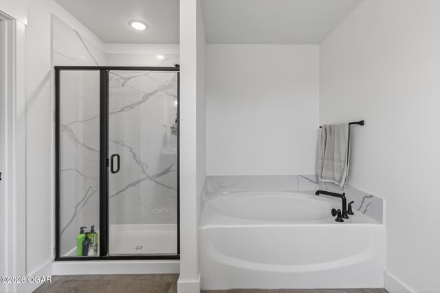 348 E Greystone Square, Webb City, MO 64870