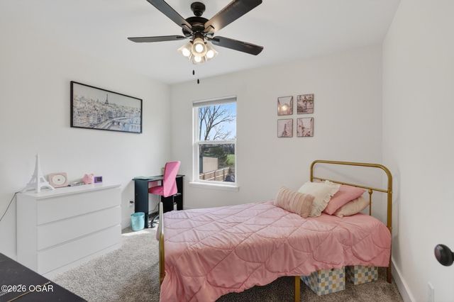 348 E Greystone Square, Webb City, MO 64870