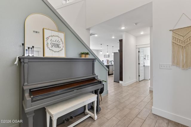 348 E Greystone Square, Webb City, MO 64870