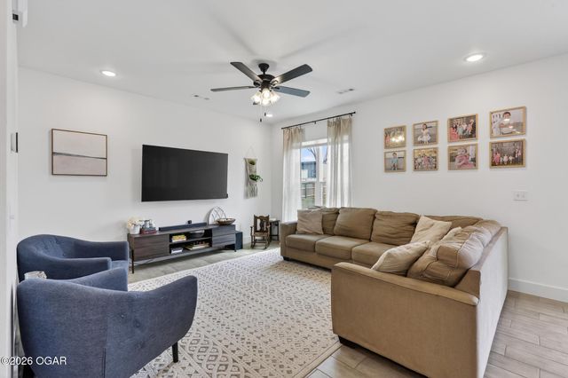 348 E Greystone Square, Webb City, MO 64870