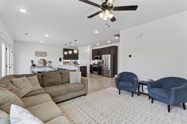 348 E Greystone Square, Webb City, MO 64870