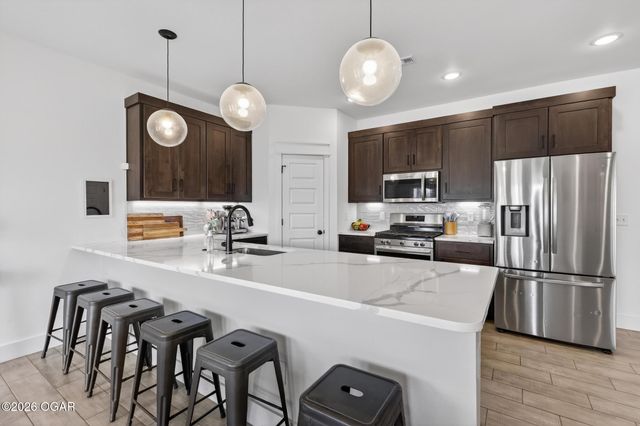 348 E Greystone Square, Webb City, MO 64870