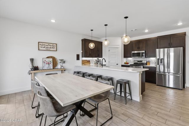 348 E Greystone Square, Webb City, MO 64870