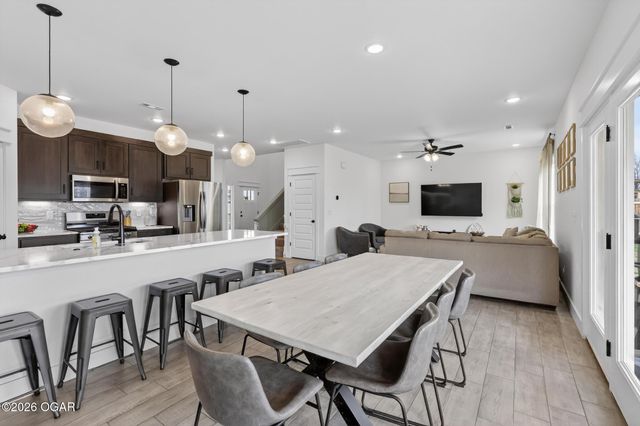 348 E Greystone Square, Webb City, MO 64870