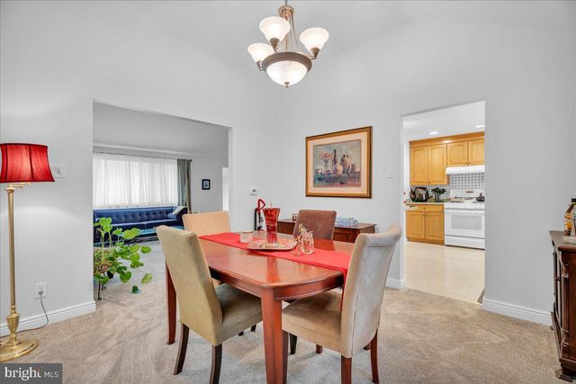 114 WEATHER VANE DR, Cherry Hill, NJ 08002