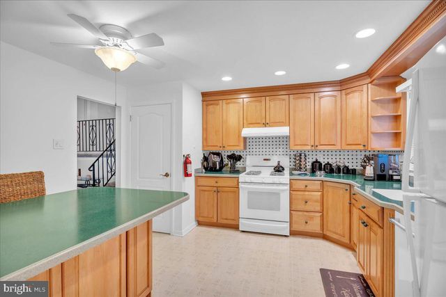 114 WEATHER VANE DR, Cherry Hill, NJ 08002