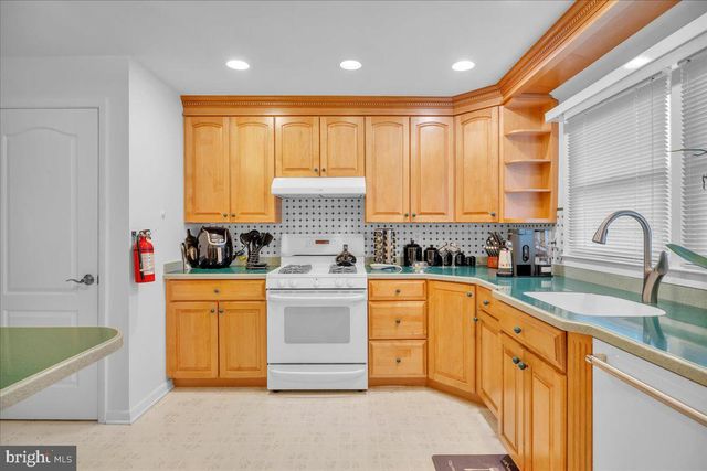 114 WEATHER VANE DR, Cherry Hill, NJ 08002