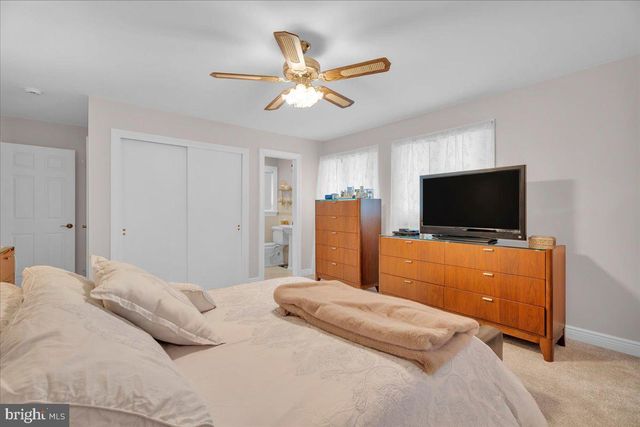 114 WEATHER VANE DR, Cherry Hill, NJ 08002