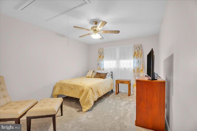 114 WEATHER VANE DR, Cherry Hill, NJ 08002