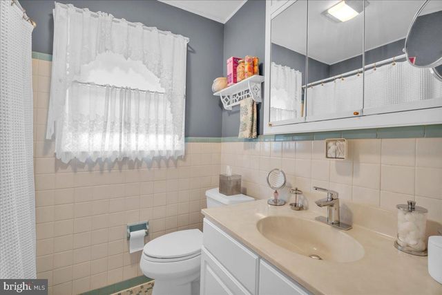 114 WEATHER VANE DR, Cherry Hill, NJ 08002