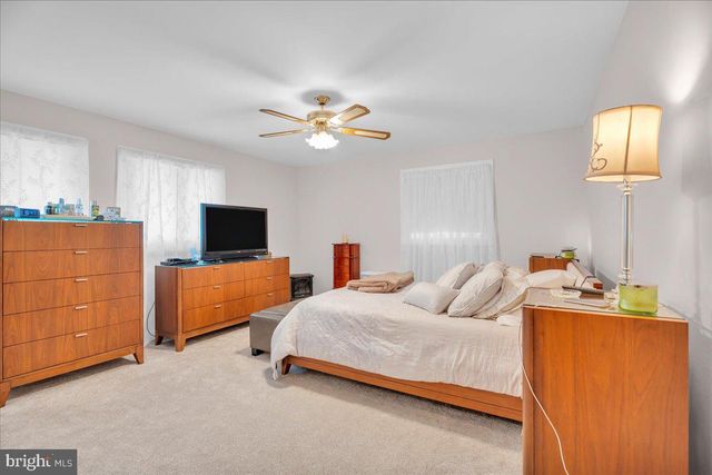 114 WEATHER VANE DR, Cherry Hill, NJ 08002