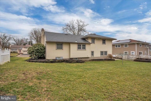 114 WEATHER VANE DR, Cherry Hill, NJ 08002