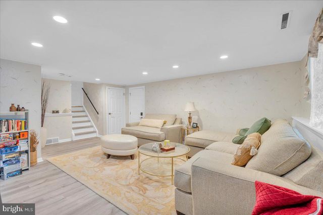 114 WEATHER VANE DR, Cherry Hill, NJ 08002