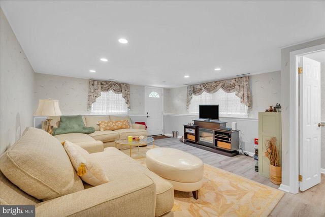 114 WEATHER VANE DR, Cherry Hill, NJ 08002